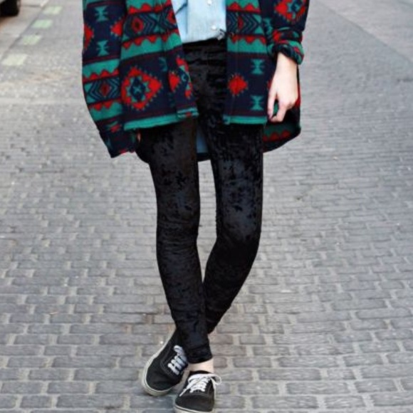 BLACK CRUSHED VELVET LEGGINGS - Picture 2 of 3